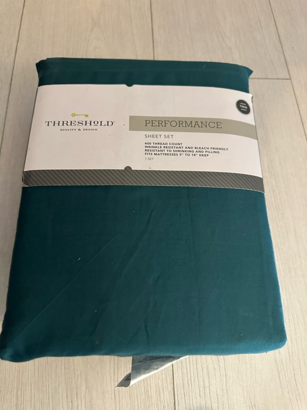 New Threshold performance twin bed sheet set- 400 thread count